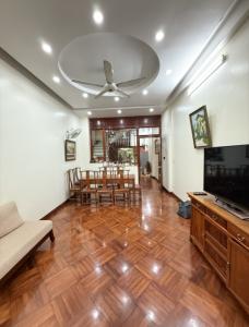 KHU CỰC ÍT NHÀ BÁN - HOÀNG CẦU - PHÂN LÔ Ô TÔ TRÁNH - 52M2 - 5 TẦNG - MẶT TIỀN 4.2M - 27 TỶ - VIP!!